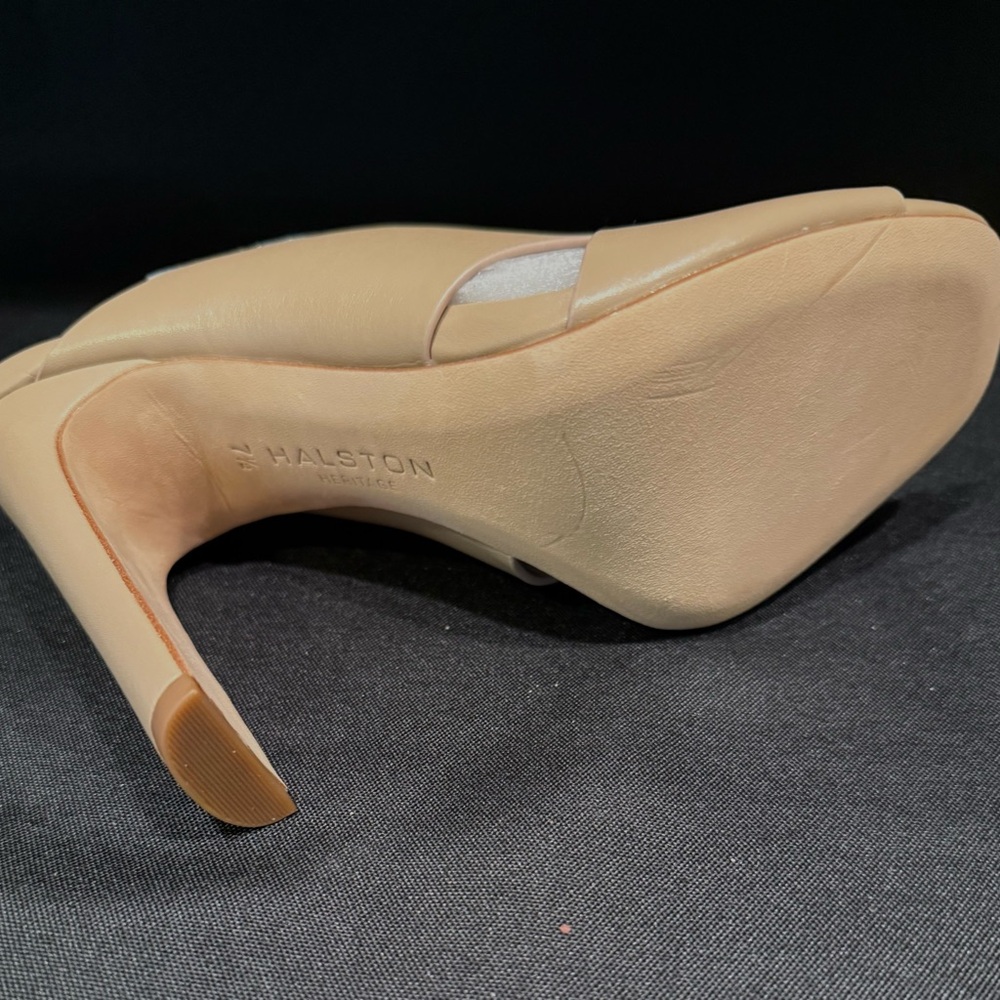 Halston Heritage Tan Heels Elegant Mule Design - Picture 14 of 14